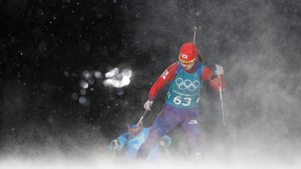 Silný vítr při tréninku biatlonistek