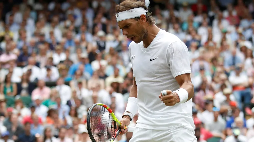 Rafael Nadal se raduje z postupu do čtvrtfinále Wimbledonu