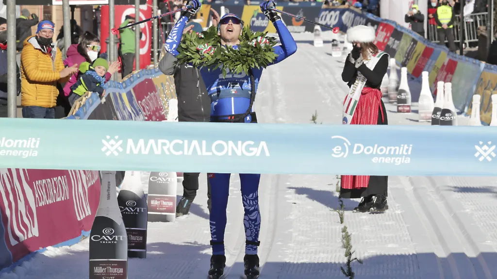 Ermil Vokujev se raduje z výhry na Marcialonze