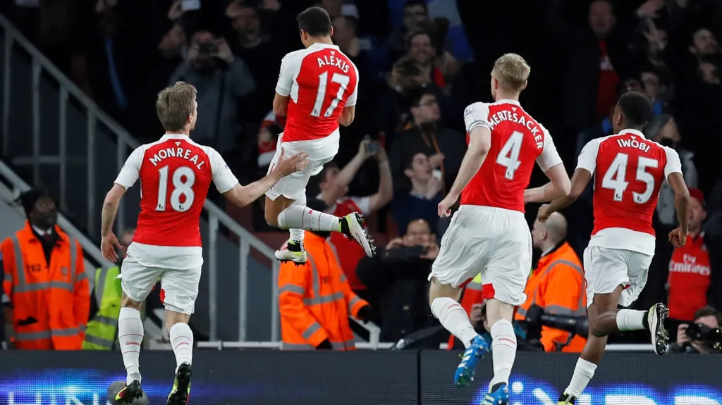Alexis Sánchez z Arsenalu se raduje ze vstřelené branky