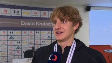 Kratochvíl hýří aktivitou – a nejen v bazénu.