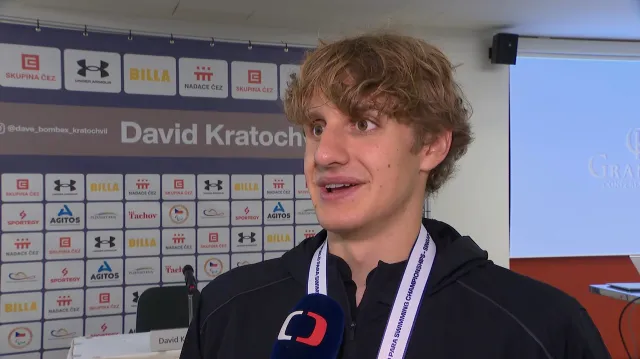 Kratochvíl hýří aktivitou – a nejen v bazénu.