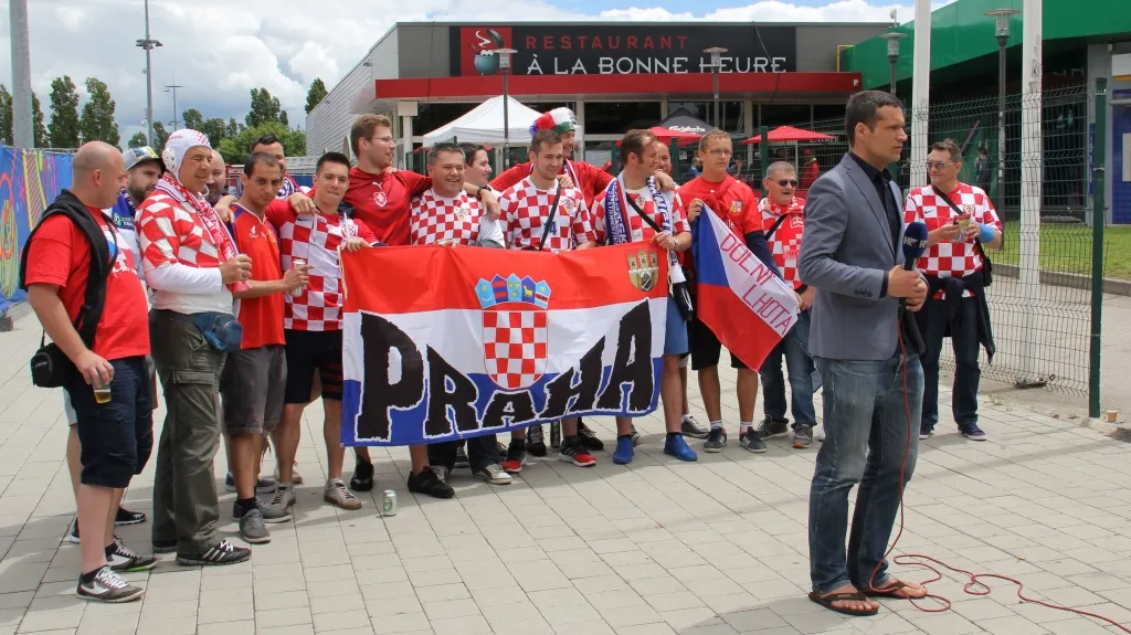 Chorvatská televize s českými a chorvatskými fanoušky