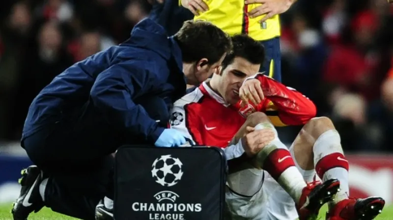 Zraněný kapitán londýnského Arsenalu Cesc Fábregas