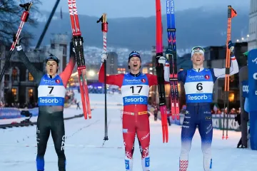 Jiří Tuž (vlevo) se raduje ze stříbrné medaile