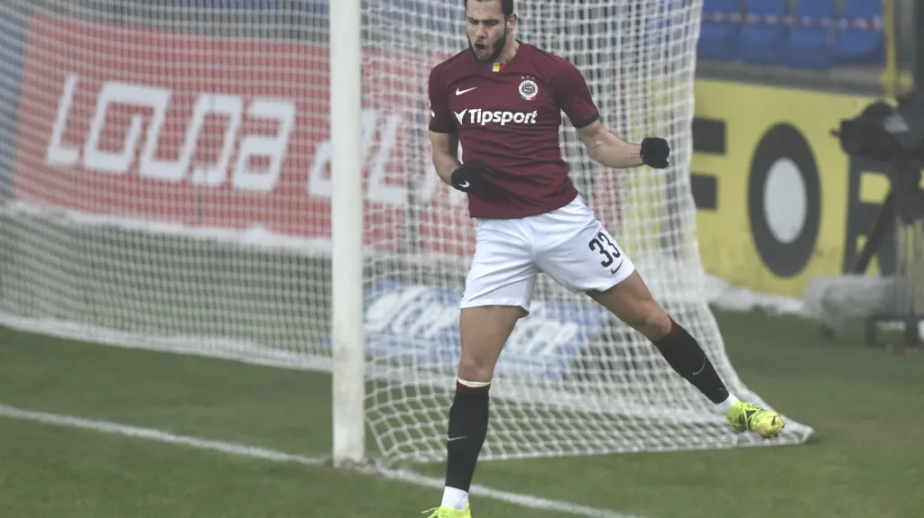 Dávid Hancko oslavuje gól ve Zlíně