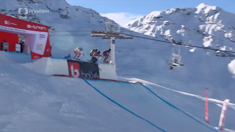 Finále skikrosu žen ve Val Thorens