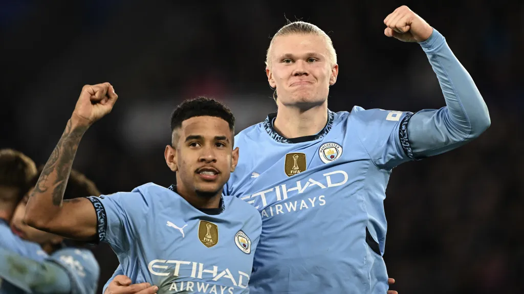 Savinho a Haaland slaví gól Manchesteru City
