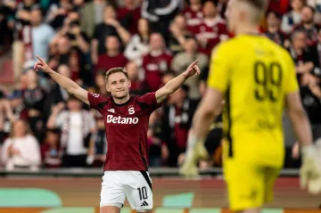 Jan Kuchta oslavuje gól, který dal Jablonci