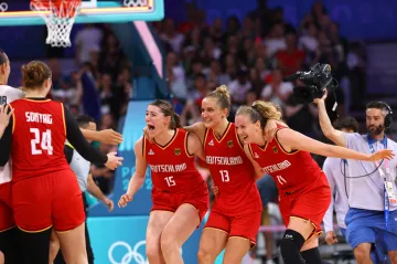 Radost německých basketbalistek po postupu do olympijského čtvrtfinále