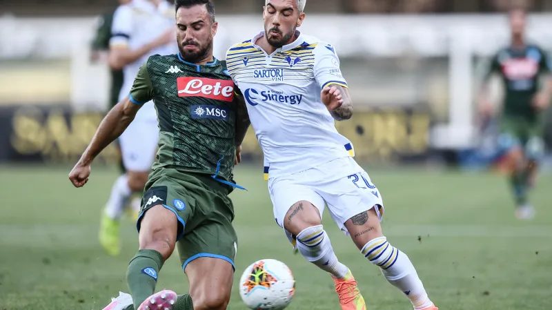 Utkání Verona - Neapol (Kumbulla proti Maksimovičovi)