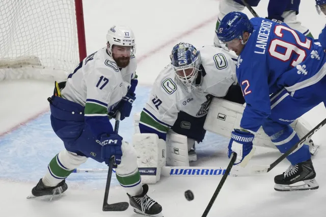 Divoký zápas patřil Vancouveru i díky Hronkovi, Dostál musel skousnout hořkou porážku