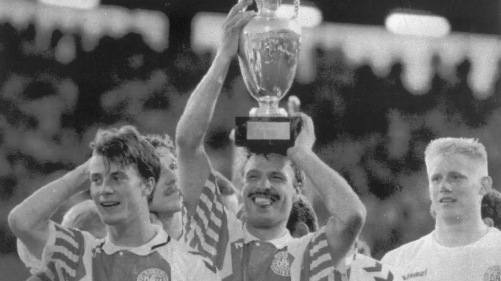 Slavící Dánové po vítězství na ME 1992