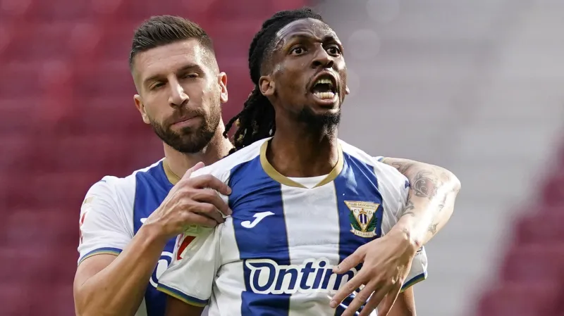 Yvan Neyou a Matija Nastasic z klubu Leganés