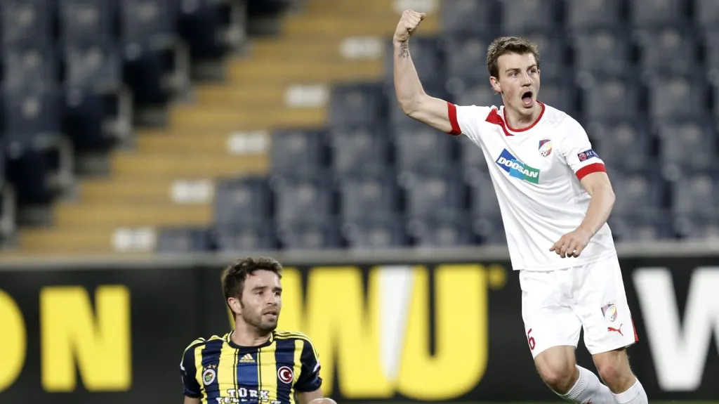 Slavící Vladimír Darida