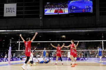 Volejbalisté USA se radují ze zisku olympijského bronzu