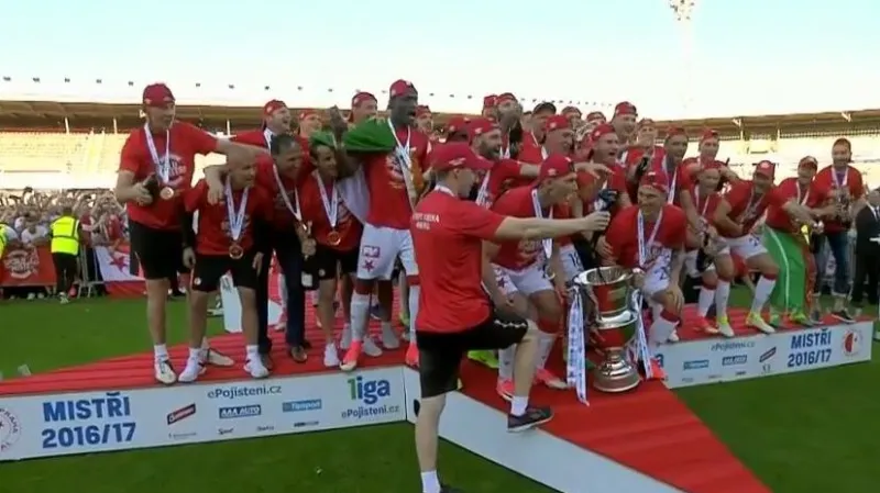 Mistrovský titul pro Slavii pozvedli společně Škoda s Bílkem
