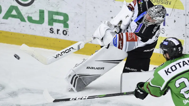 Novotný jako třetí gólman skóroval, poprvé aktivní střelou