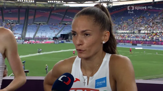 Rozběh české štafety žen na 400 m s ohlasy