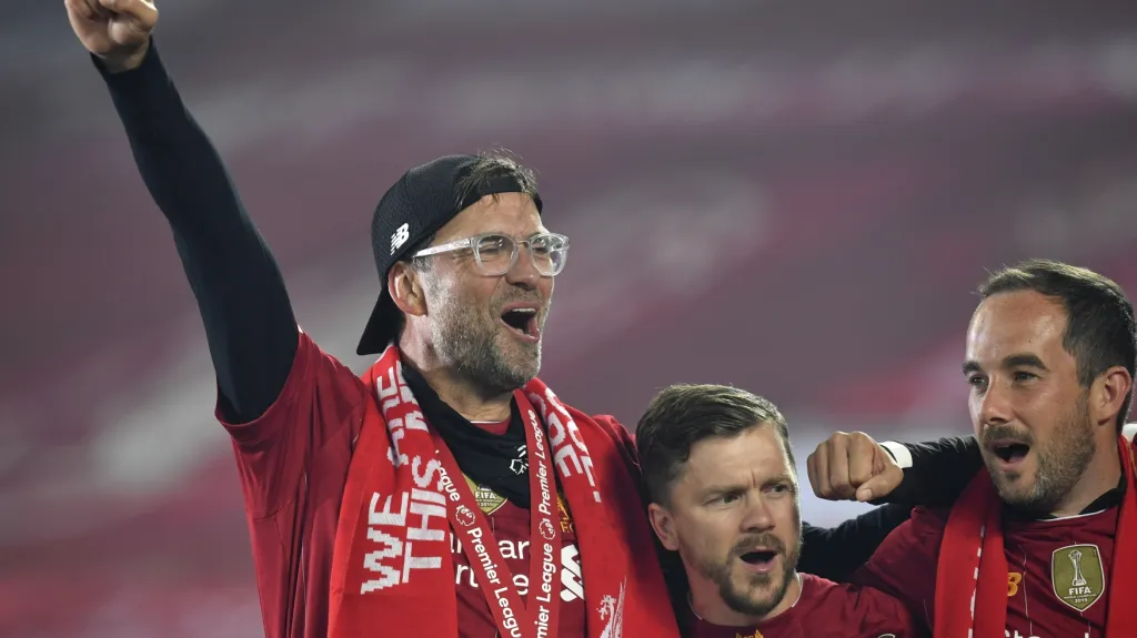 Jürgen Klopp oslavuje titul s Liverpoolem