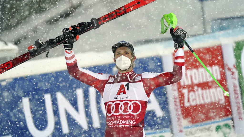 Slavící Marco Schwarz