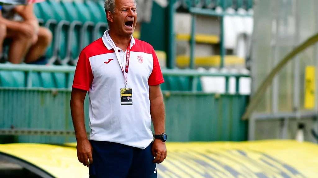 Jiří Krejčí na lavičce Pardubic