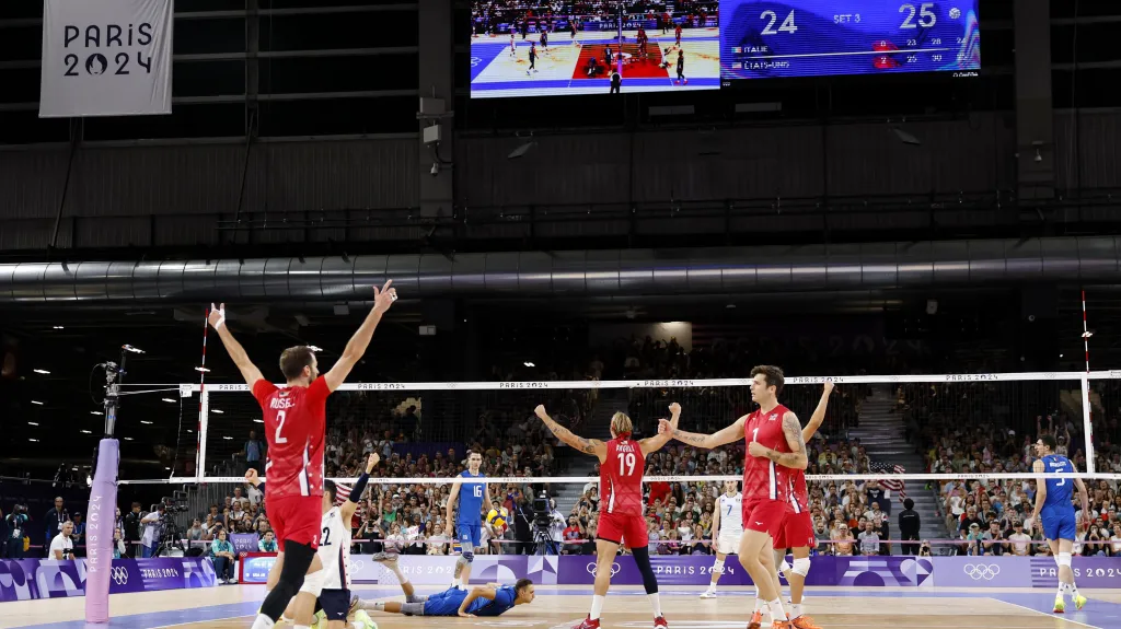 Volejbalisté USA se radují ze zisku olympijského bronzu