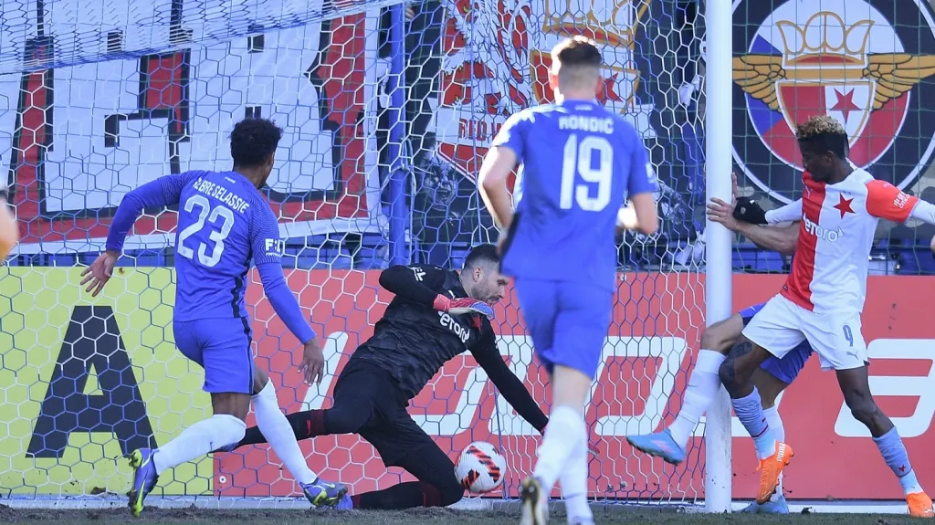 Vlastní branka Petra Olayinky