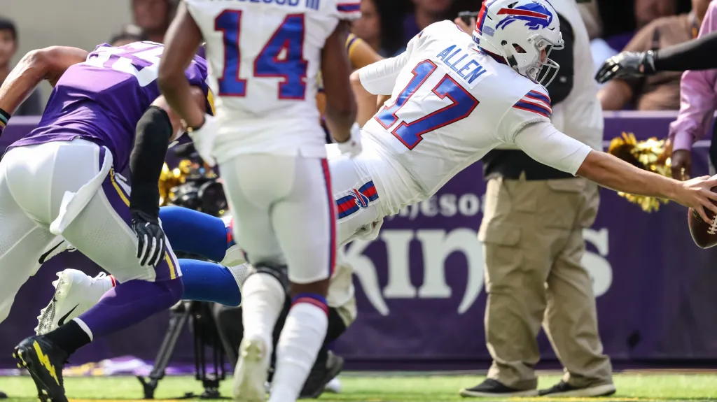Josh Allen skóruje proti Minnesotě