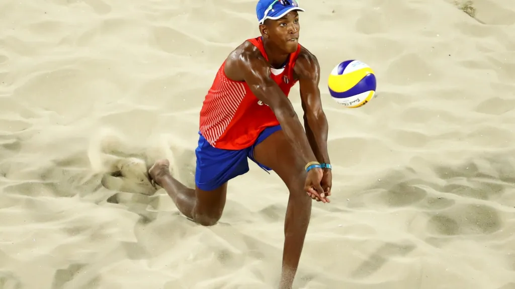 Kubánec Nivaldo Diaz v těžkém utkání s Brazílií