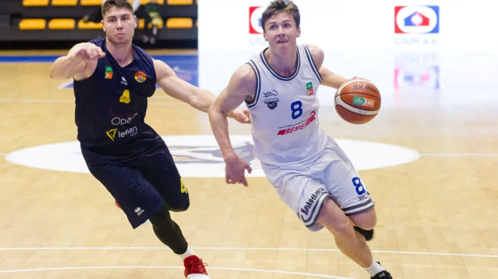 Ondřej Sehnal (vpravo) v utkání USK - Opava