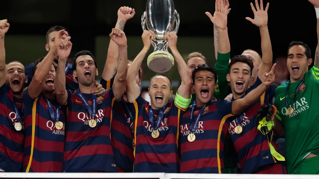 Fotbalisté Barcelony slaví zisk Superpoháru
