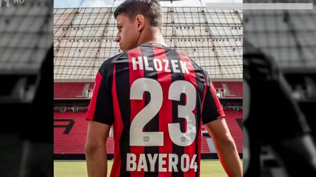 Hložek už patří Leverkusenu, vítal ho i Schick