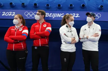 Český a britský curlingový tým