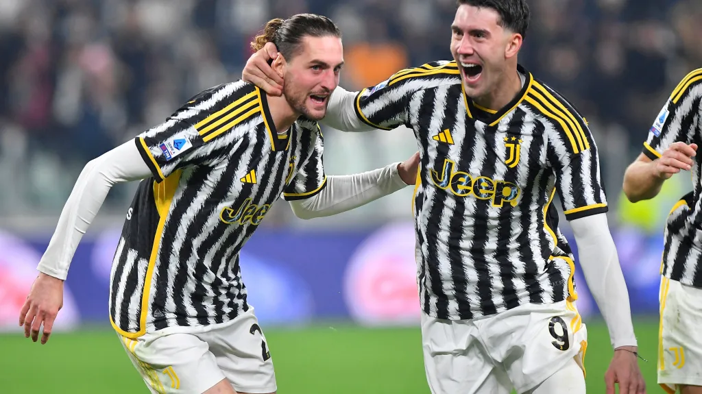 Adrien Rabiot slaví gól s Dušanem Vlahovičem