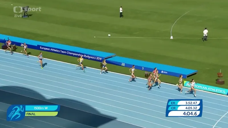 Finiš Kristiiny Mäki v běhu na 1500 metrů