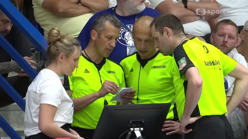 Potyčka v utkání Děčín – Opava a vhled do rozhodování sudích