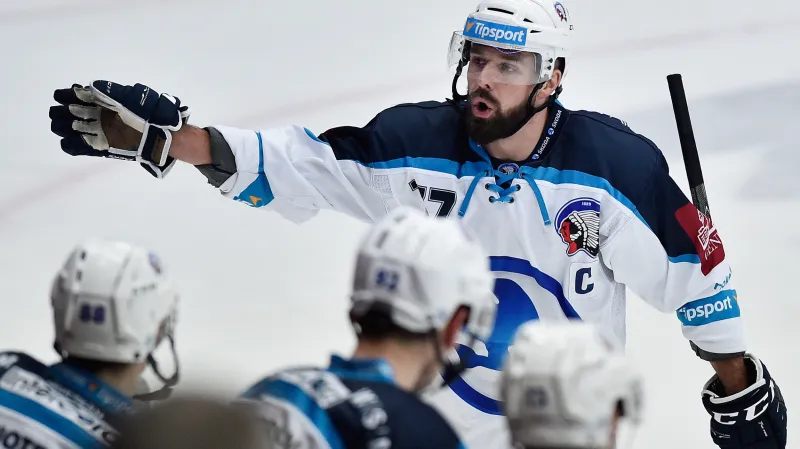 Milan Gulaš se raduje se svými plzeňskými spoluhráči