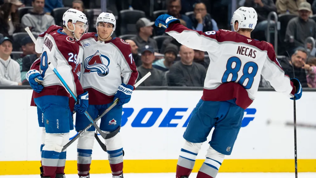 Martin Nečas se raduje se spoluhráči