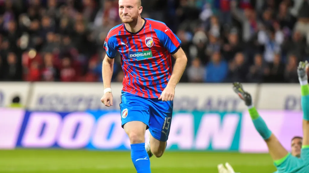 Plzeňský Michael Krmenčík se raduje ze vstřelené branky