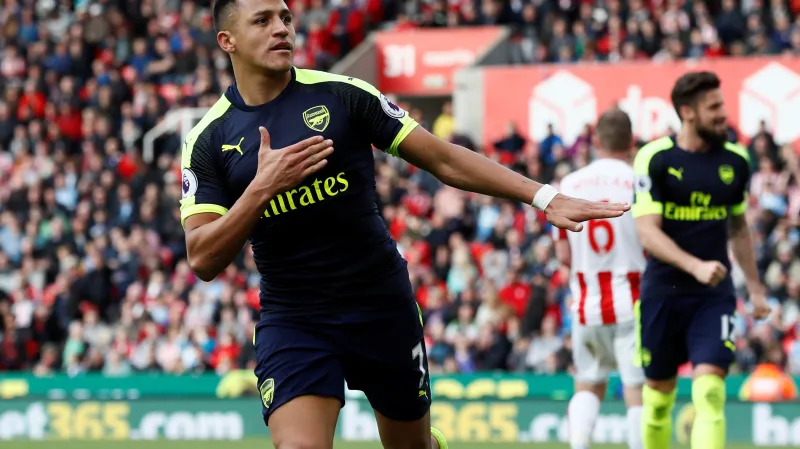 Alexis Sánchez se raduje z gólu Arsenalu