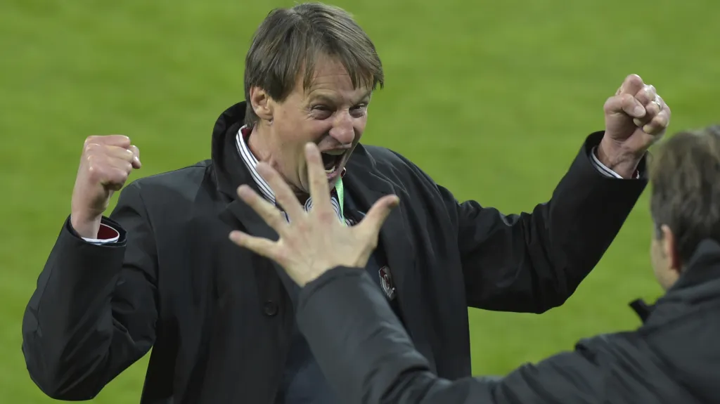 Slavící kouč Karviné František Straka