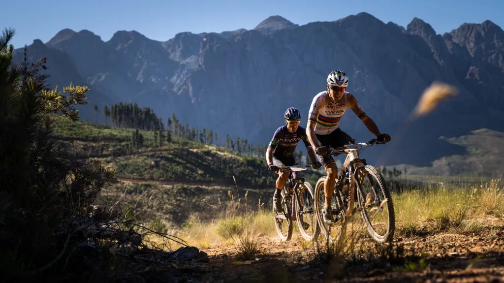 Dvojice bikerů Martin Stošek a Andreas Seewald (vpravo) na Cape Epic