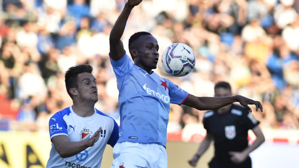 Zleva Jakub Pokorný z Ostravy a Yira Sor ze Slavie