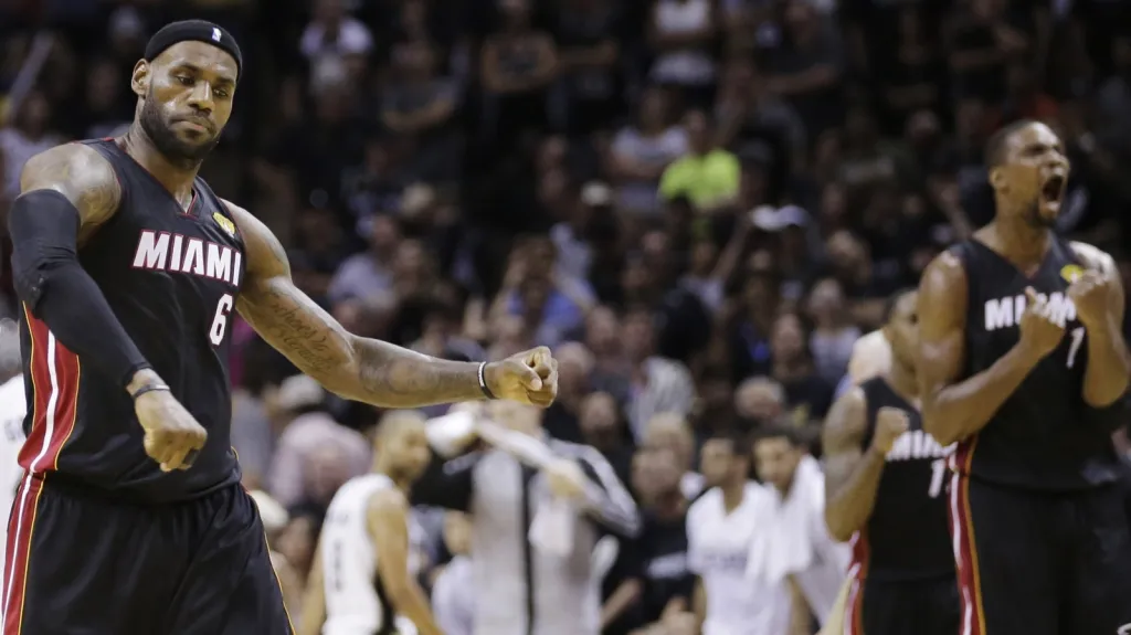 LeBron James a Chris Bosh