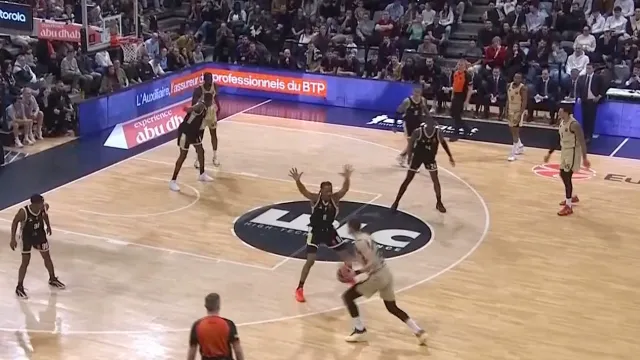 Satoranský s Veselým pomohli basketbalistům Barcelony vyhrát v Lyonu