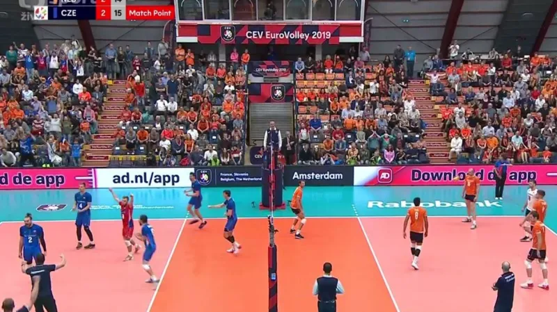Volejbalisté zdolali na ME domácí Nizozemsko a udrželi postupové naděje