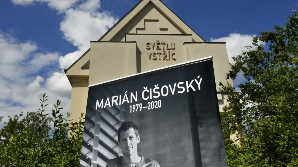 Poslední rozloučení s bývalým fotbalistou Plzně Mariánem Čišovským v Plzni