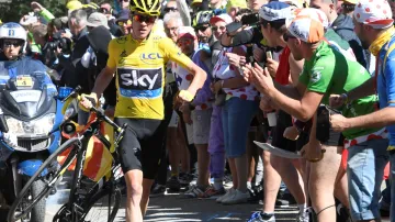 Chris Froome vybíhá stoupání na Chatel Reynard