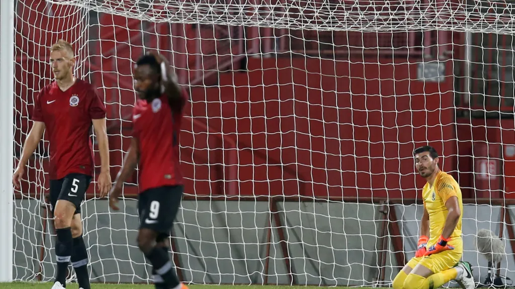 Zklamaní hráči Sparty v duelu v Suboticí